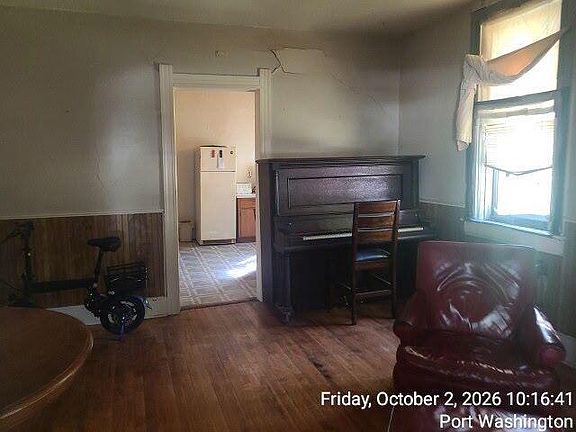 5th image of 654 N Wisconsin STREET #656