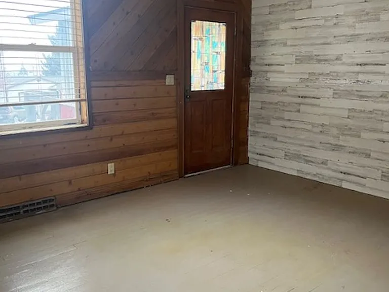 1102 Hamilton St — Photo 3