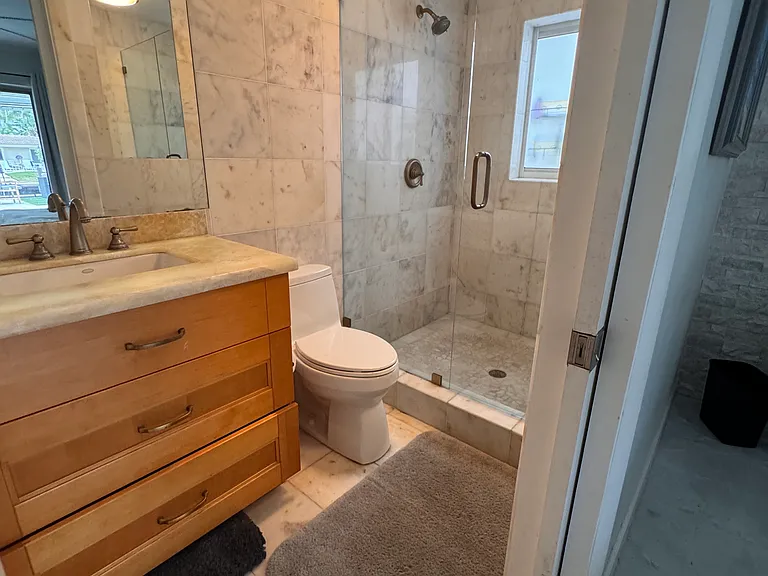 5901 NE 15th Ave — Photo 22