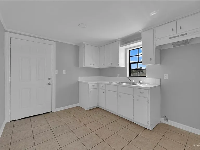 216 S Inspiration Blvd — Photo 5
