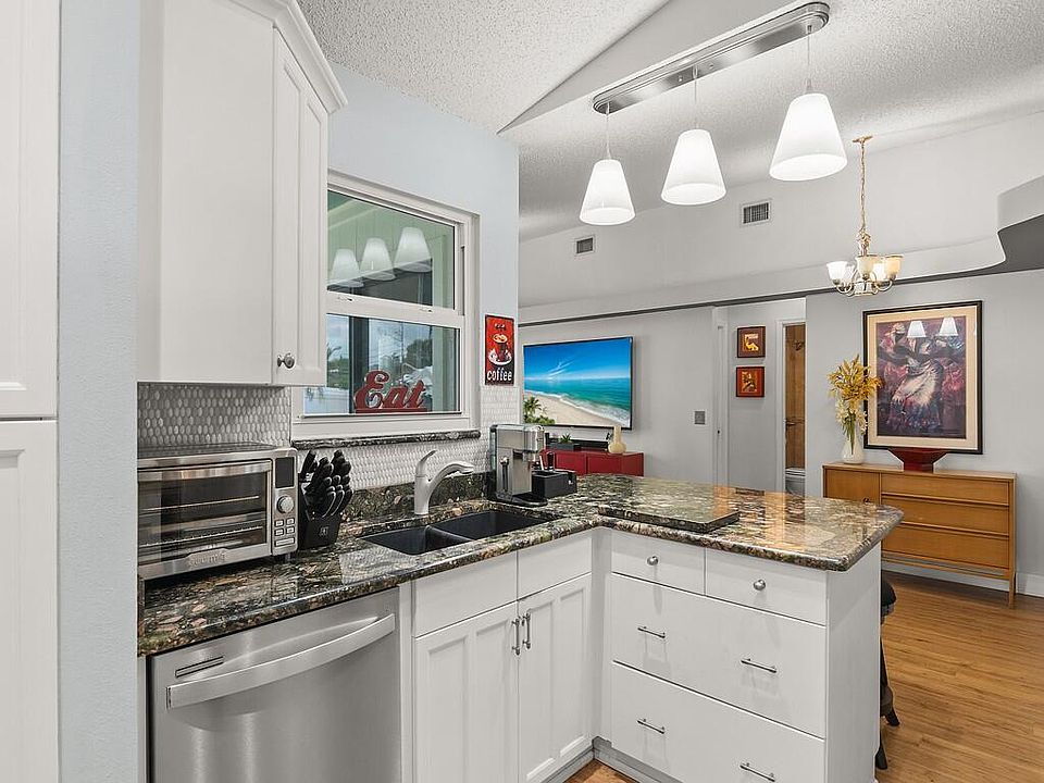 1st image of 4401 SW Babylon Street