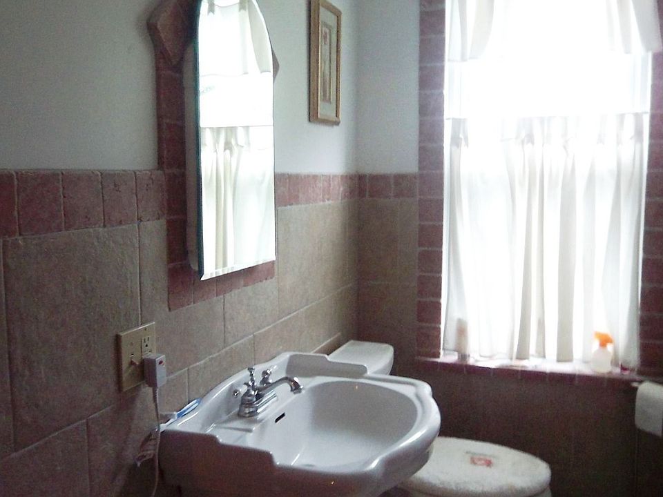609 Side Remodeled Bath