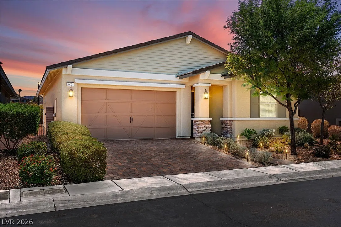 3 bed, 2.0 bath, 1949 sqft, $2,765 — Photo 1
