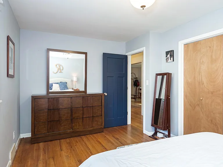 1612 N Roosevelt Ave — Photo 8
