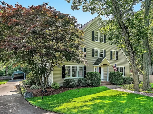 5 Presbrey Pl, Natick, MA 01760