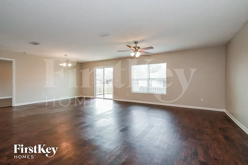 4 bed, 2.0 bath, 1856 sqft, $2,235 — Photo 4