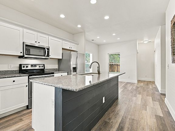 2nd image of 1202 Rose St
