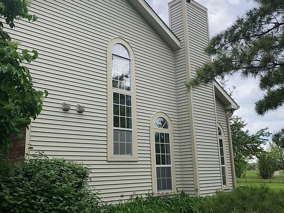 2nd image of 168 Golfview Dr