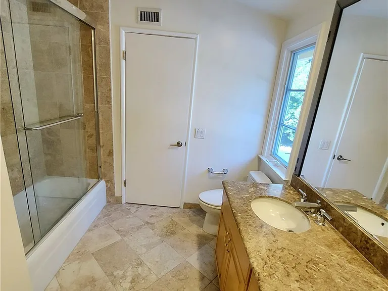 16545 Park Lane Cir — Photo 31