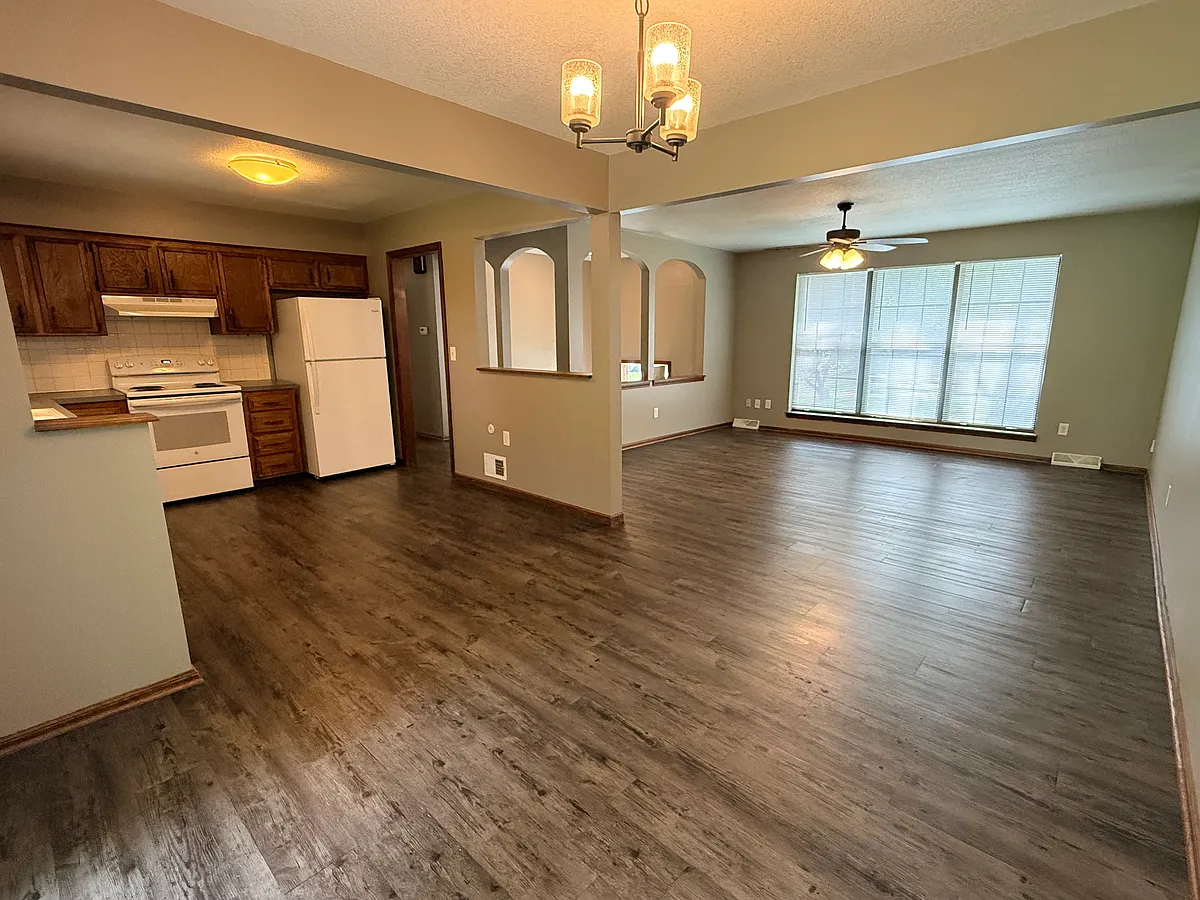 Building Photo - 1700 SW Speas Dr