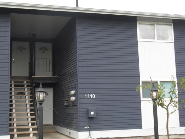 1110 6th St #4, Anacortes, WA 98221