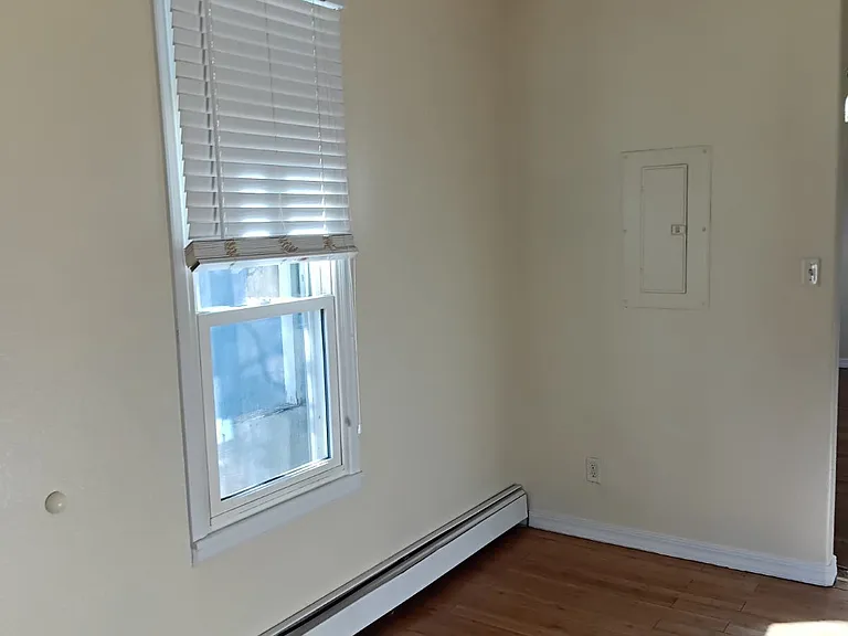 522 E 1st St #B — Photo 10