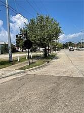4th image of 132 Robert St