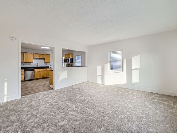 3rd image of 906 W 26th St #2