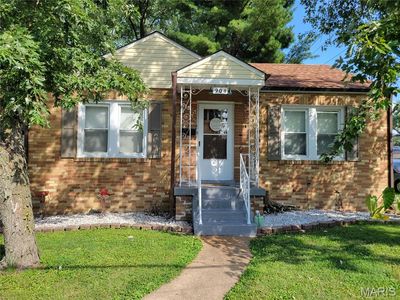 904 N New Florissant Rd, Florissant, MO, 63031