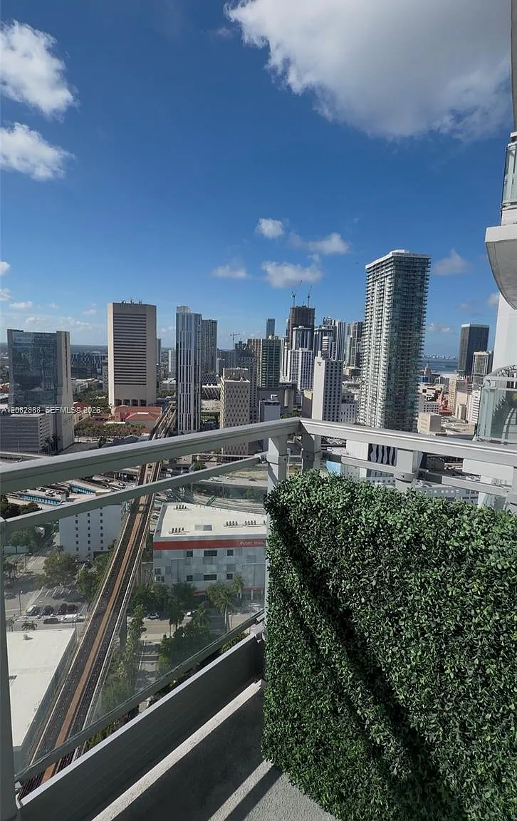 Ivy Condo — Photo 3