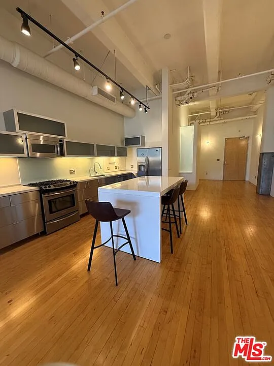 1850 Industrial St #114