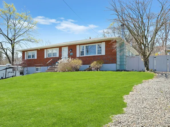 3 Green Hill Court, Nanuet, NY 10954