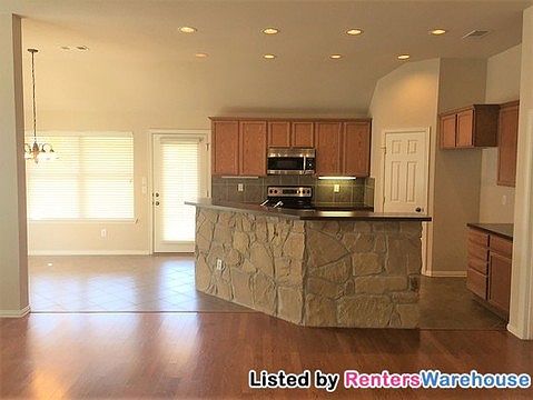 3rd image of 2809 Greenway Dr