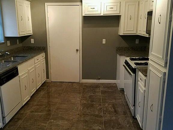3rd image of 1315 Crestview Dr
