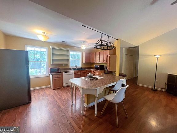 4th image of 170 Northside Dr