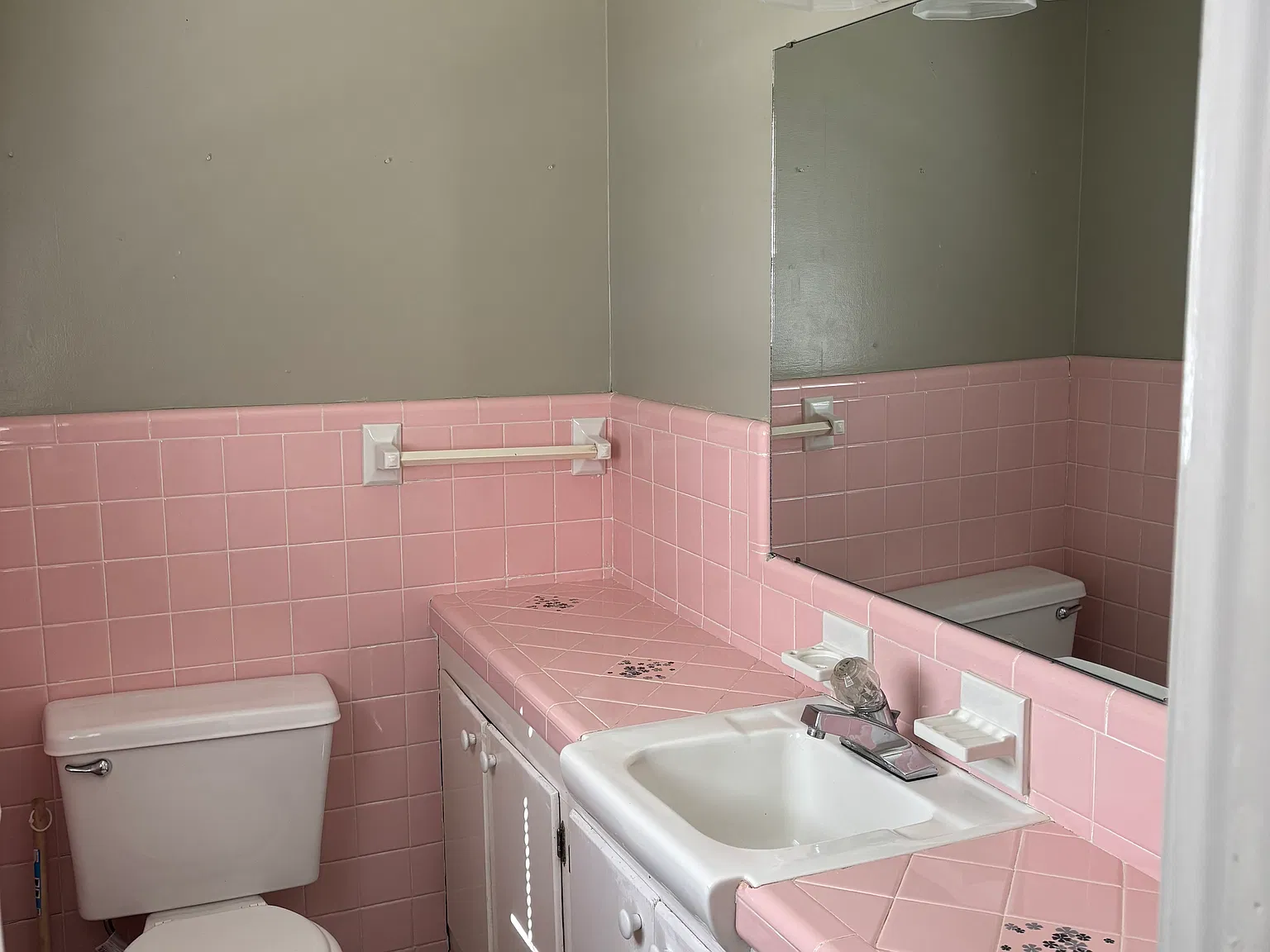 3 bed, 1.5 bath, 2700 sqft, $1,500 — Photo 4