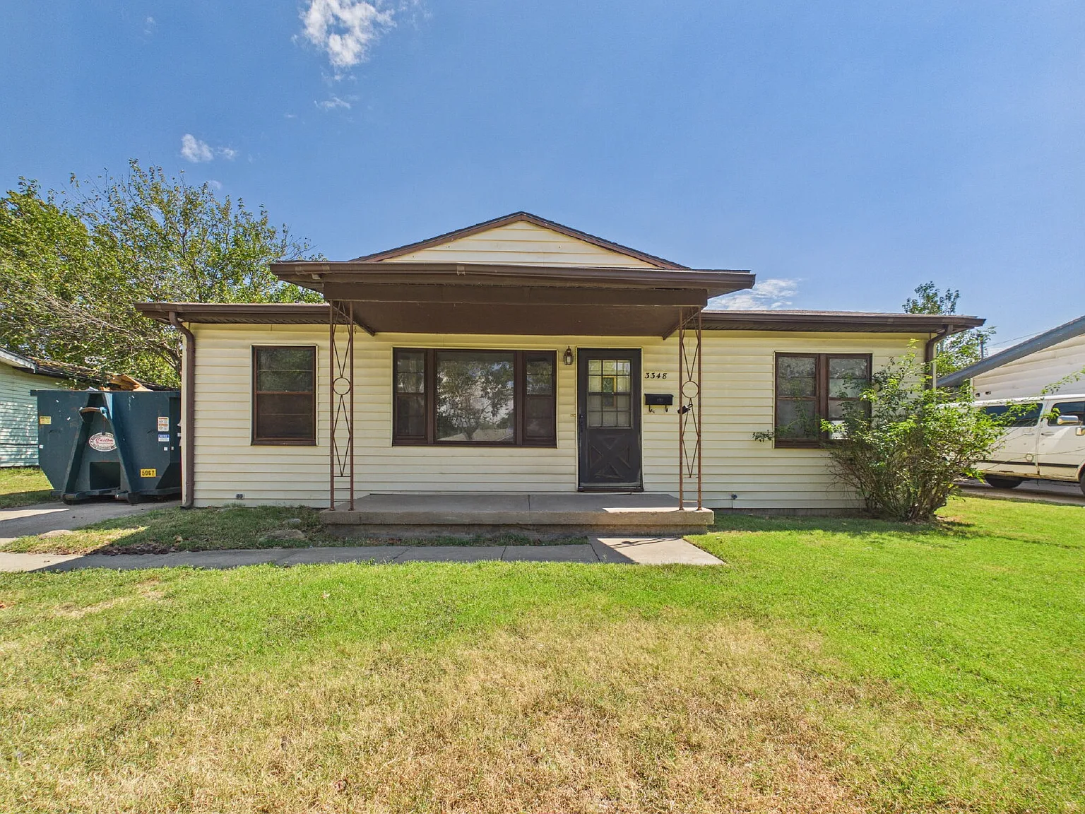 3 bed, 1.0 bath, 924 sqft, $1,250 — Photo 1