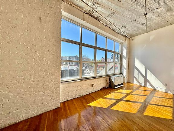 4th image of 260 Moore St APT 205