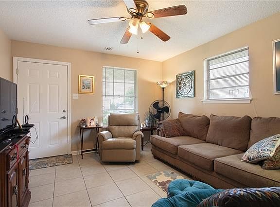 3rd image of 4817 Zenith St