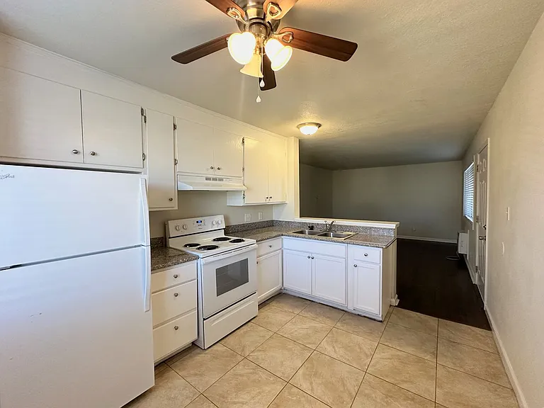 Lincoln Courtyards at 531 Glendora Avenue — Photo 40