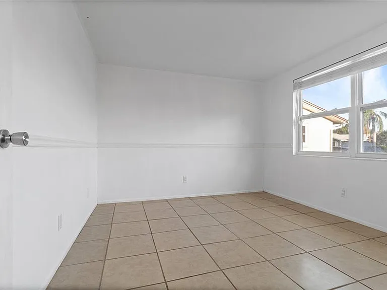 3327 Garfield Dr — Photo 13
