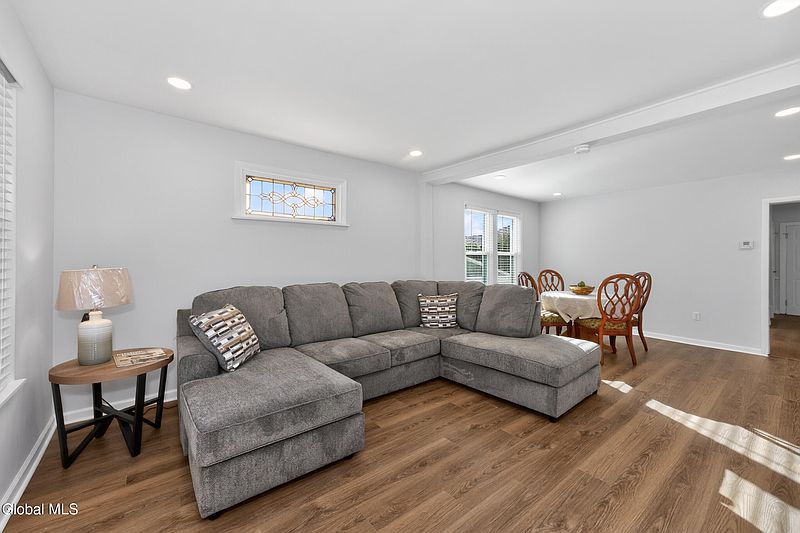 4th image of 2618 Hendricks Street