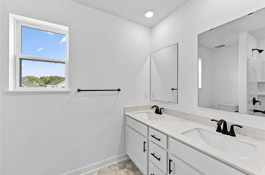 4 bed, 3.5 bath, 2678 sqft, $3,250 — Photo 2