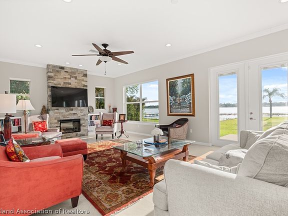 5th image of 34 Meadowlake Cir S