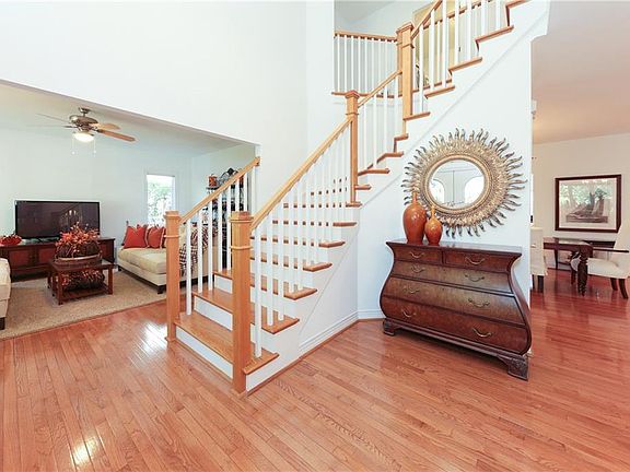 4th image of 2213 Sisters Walk Ct
