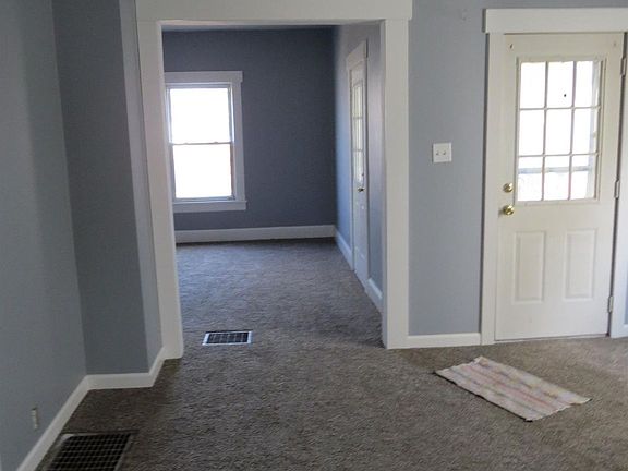3rd image of 1016 Auburn St