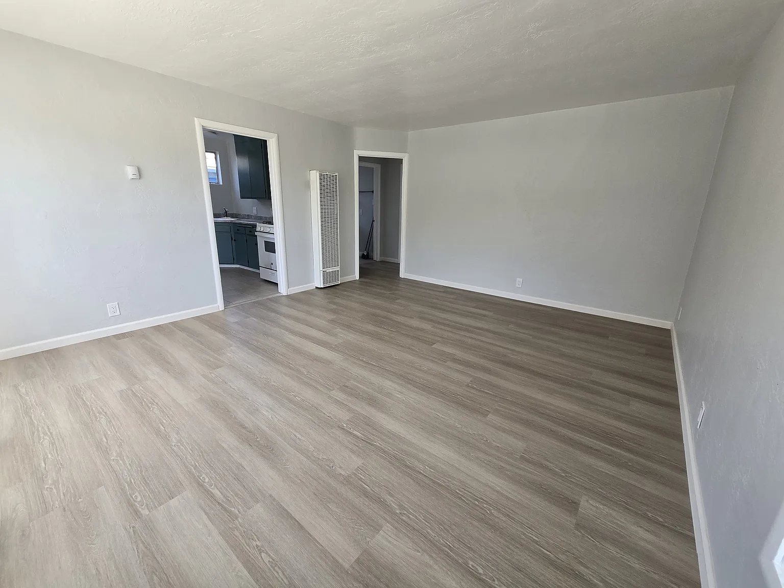 2 bed, 850 sqft, $2,300 — Photo 1