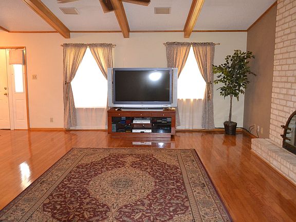 5th image of 304 Crestwood Dr