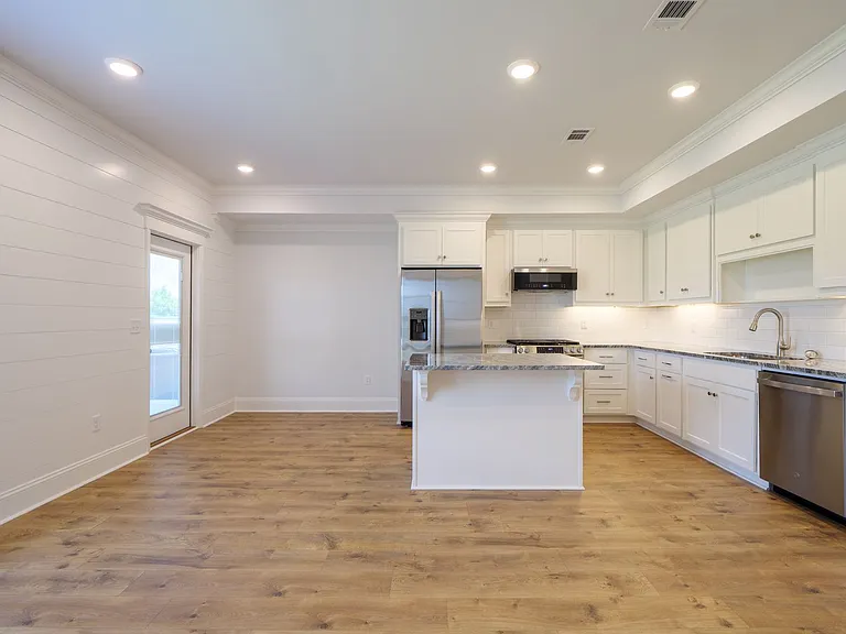 5033 Hamilton Cir — Photo 10