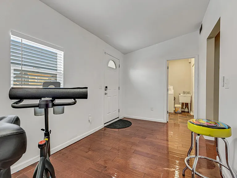 1206 Lexington Ave — Photo 5