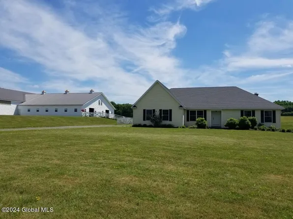 42 Ashcroft Road, Valley Falls, NY 12185