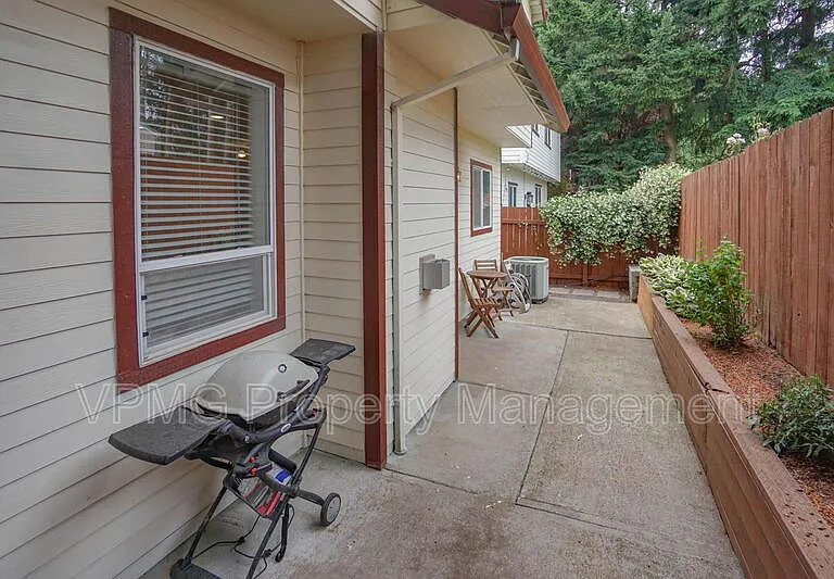 5906 NE 56th St — Photo 29
