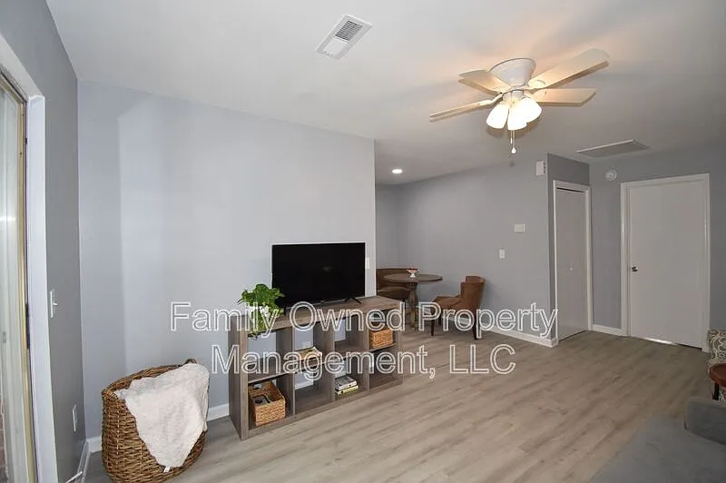 1 bed, 1.0 bath, 700 sqft, $1,250 — Photo 3