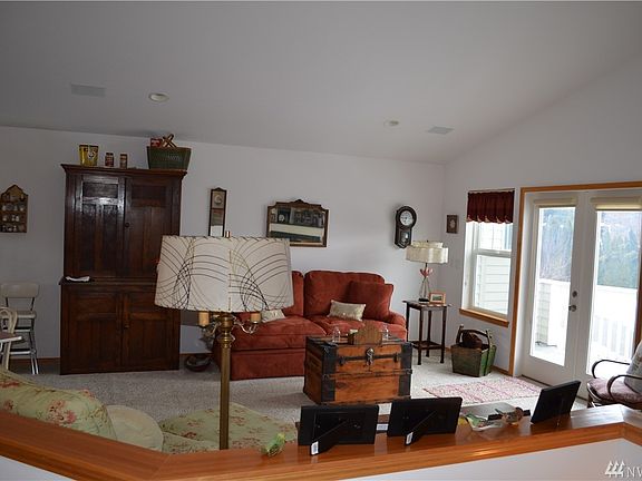 3rd image of 231 Parkway Dr