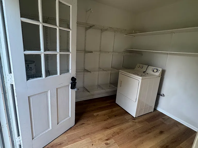 800 Kroll Ln — Photo 10