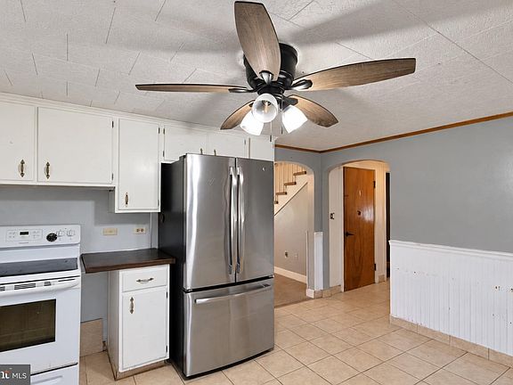 4th image of 10 Hoch Rd