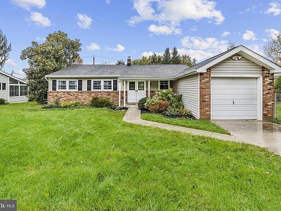 2nd image of 2309 Empire Dr