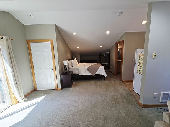3rd image of 1836 Rebecca Ave