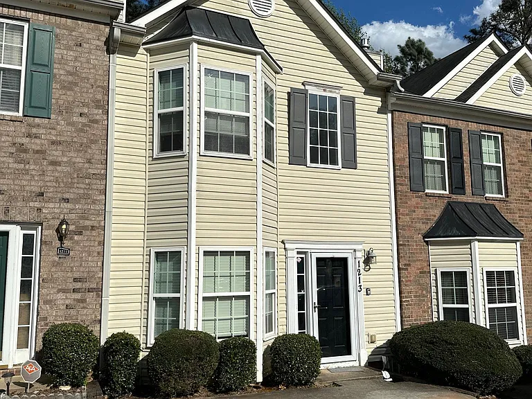 1213 Blairs Pointe Dr — Photo 1