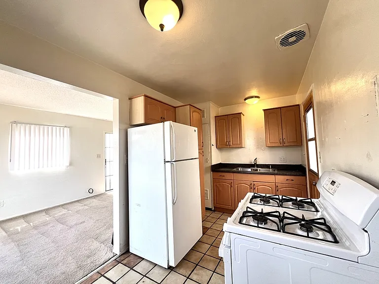 2160 Grand Ave — Photo 14